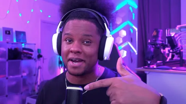 Streamer with headphones presenting Voicemod on camera